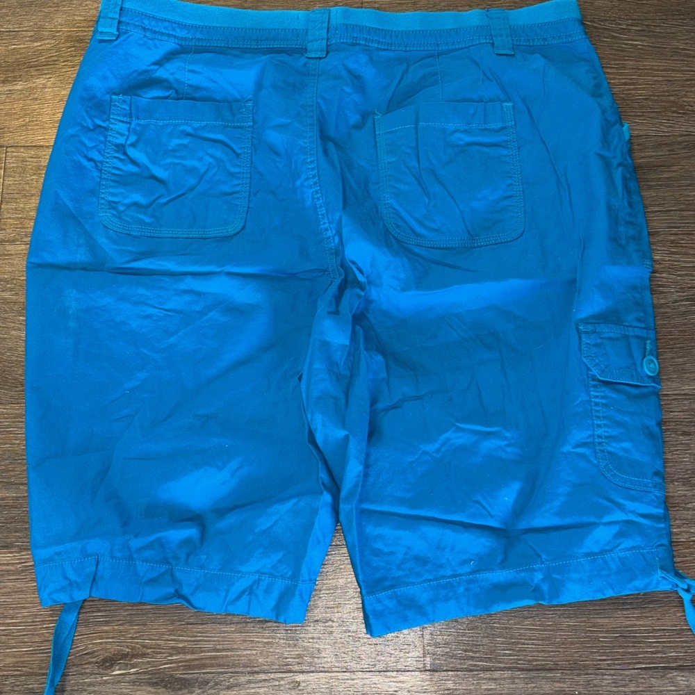 St. John's Bay Bright Blue Cargo Shorts - Picture 4 of 4